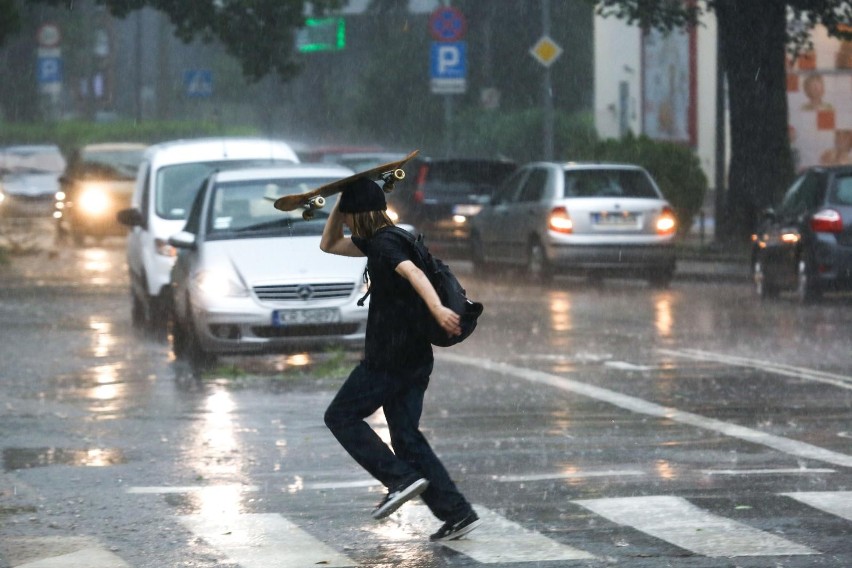 Synoptycy ostrzegają przed intensywnymi opadami deszczu i...