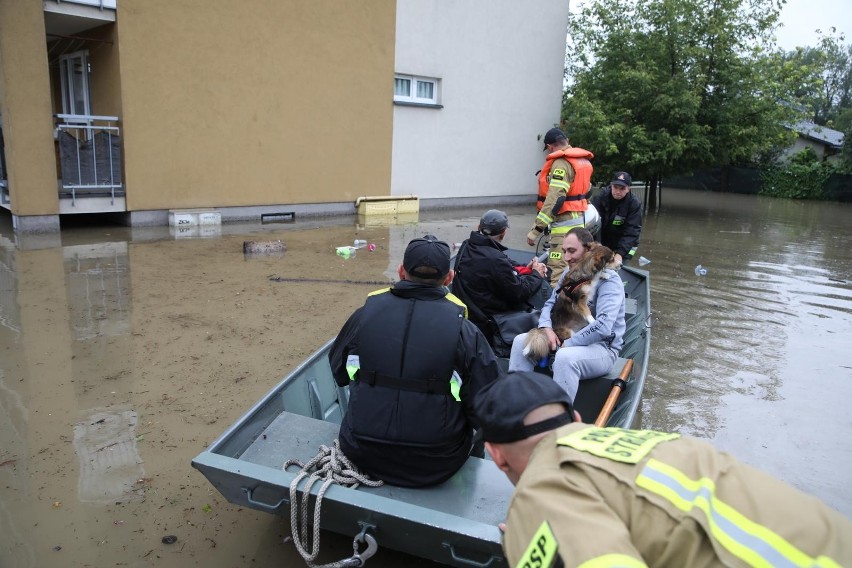 Kraków. Ostrzegają przed ulewami i burzami. Jest porozumienie w sprawie inwestycji przeciwpowodziowych w Bieżanowie