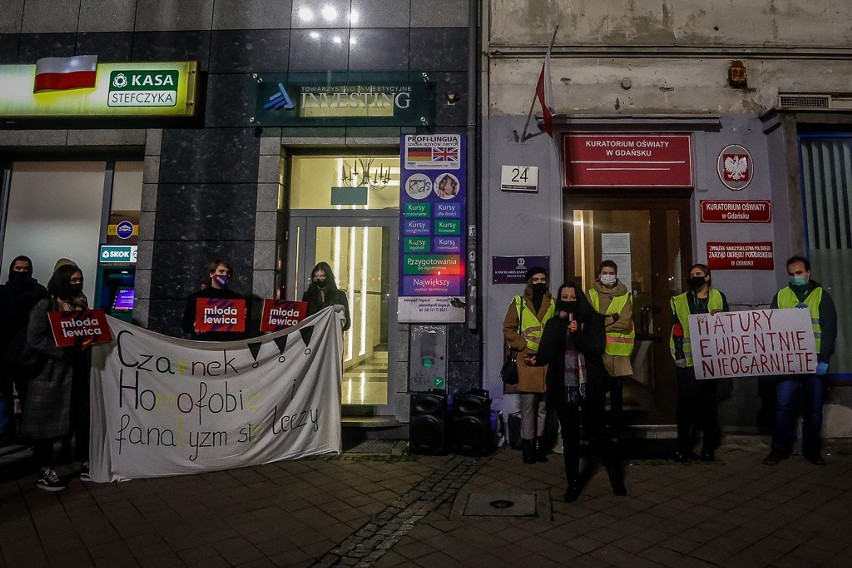 Protest maturzystów pod Kuratorium Oświaty w Gdańsku w...