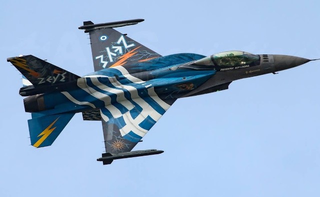 Z ostatnich szczegółowych potwierdzeń wiadomo, że w Radomiu 25 i 26 sierpnia będzie obecny zespół F-16 „Zeus” Demo Team.