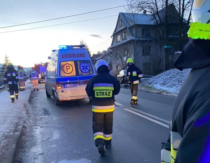 Mszana Górna. Po zderzeniu samochodów jeden z kierowców zniknął