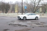 Dziury w łódzkich ulicach łatane mało skutecznie. Będzie protest