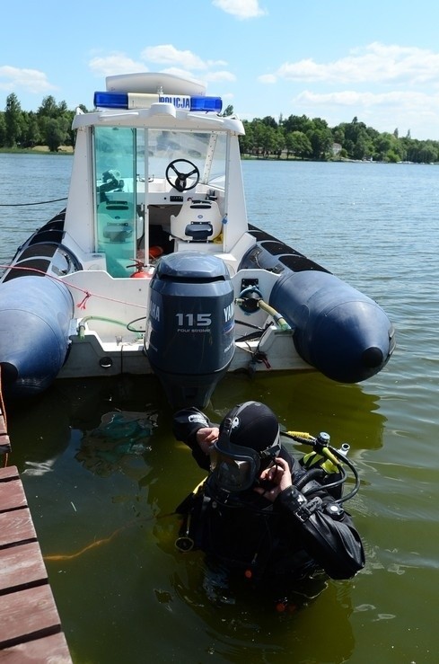 Czterech policjantów z komisariatu wodnego w Poznaniu uzyskało w czwartek uprawnienia nurka.