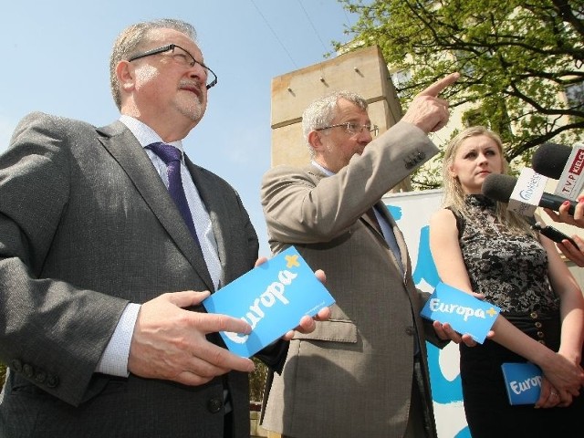 Marek Siwiec wraz z Włodzimierzem Stępniem informowali Kielczan o programie politycznym Europy Plus.