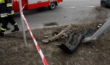 Groźny wypadek w Leśnicy. Słup przygniótł kobietę 