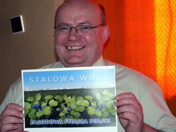 Prezydent Andrzej Szlęzak prezentuje plakat imprezy