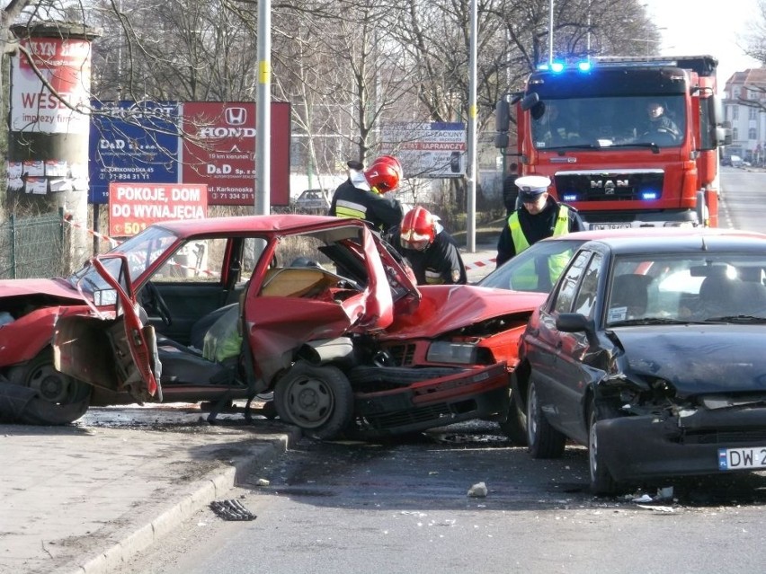 Wypadek na trasie Wrocław - Środa Śląska. BMW wjechało w inne auto [ZDJĘCIA]