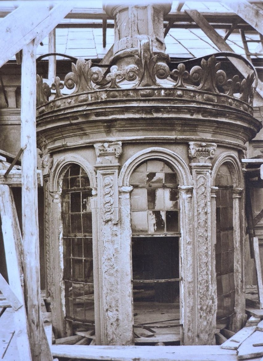 Latarnia kaplicy Zygmuntowskiej – prace restauracyjne 1891...