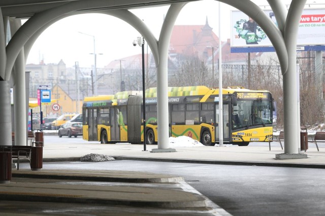 26.01.2021 katowicemiedzynarodowy dworzec autobusowy sadowa centrum przesiadkowe sadowa lucyna nenow /dziennik zachodni/ polska press *** local caption *** miedzynarodowy dworzec autobusowy sadowa centrum przesiadkowe sadowa autobusy dworzec autobusowy sadowa