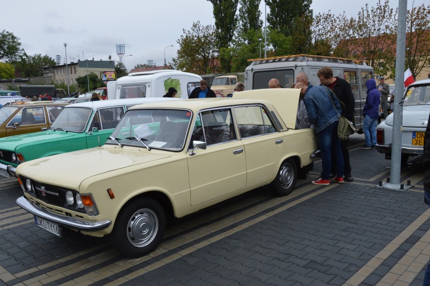 IV Opolski Zjazd Pojazdów PRL-u pod Okrąglakiem [DUŻO ZDJĘĆ]