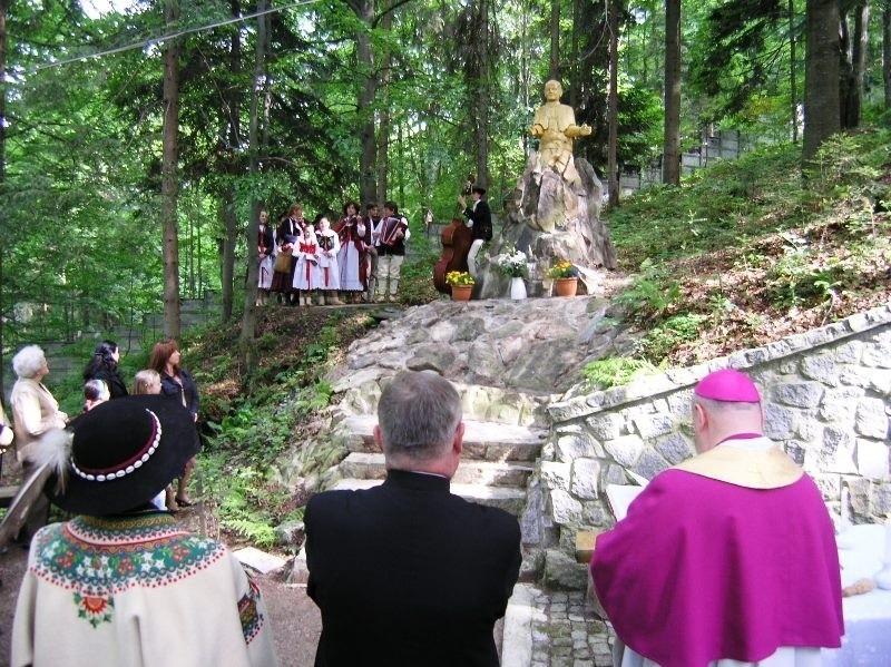 Pomnik św. Jana Pawła II w Szczyrku