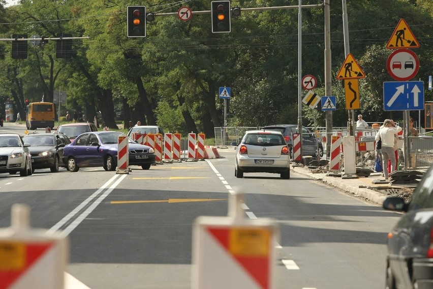 Wrocław: Koniec remontu na Wyszyńskiego. Jezdnia równa jak stół (ZDJĘCIA)