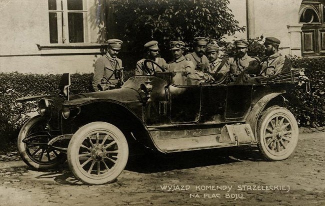 Fotografia auta Piłsudskiego. Prawdopodobnie tym automobilem...