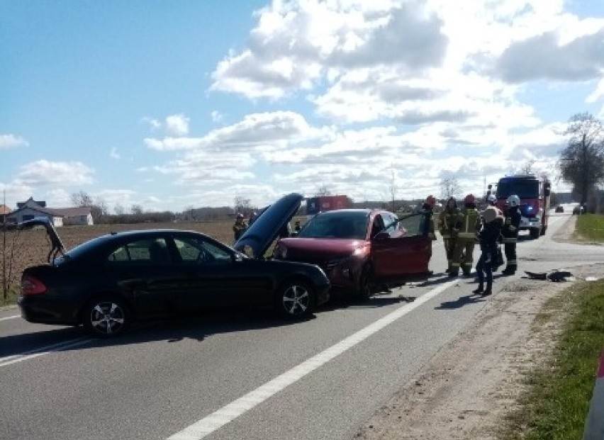 Poważny wypadek w Widlinie 16.04.2022 r. Dwie osoby zostały ranne 
