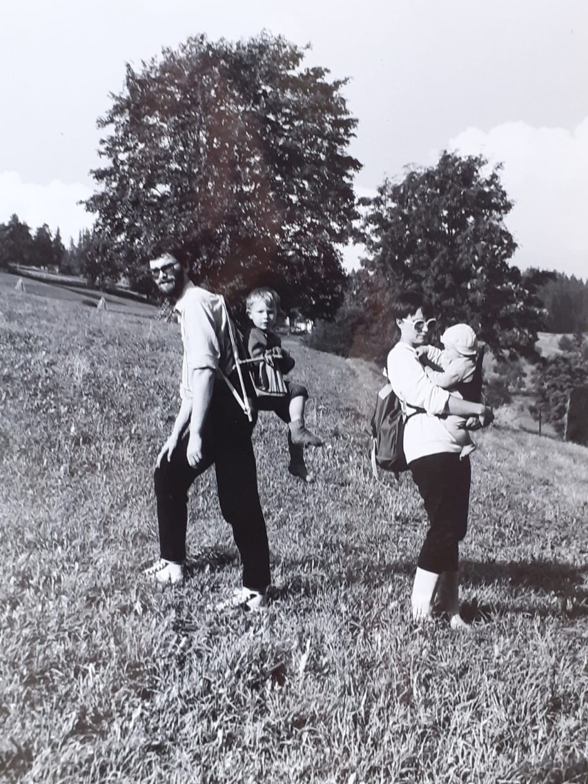 Sławosz Uznański z rodzicami i bratem w górach