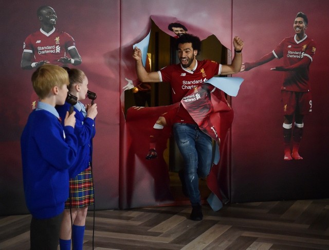 Mohamed Salah podczas imprezy klubowej dla dzieci w Liverpoolu