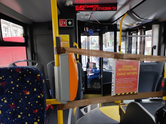 Takie wygrodzenia pojawią się we wszystkich tramwajach i autobusach.