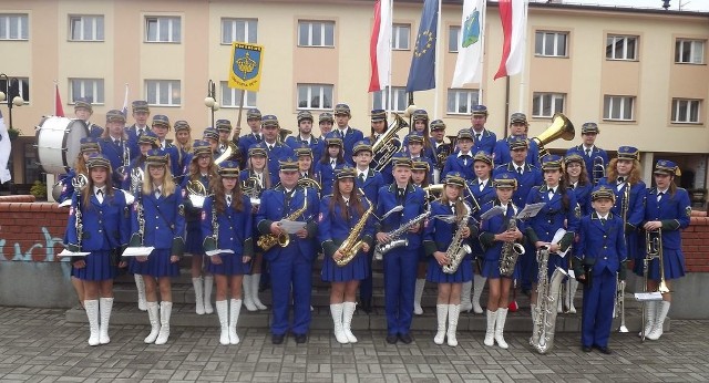 Orkiestra strażacka OSP w Koronowie działa przy Miejsko-Gminnym Ośrodku Kultury. Tak oto - w pełnym składzie - prezentowała się 1 czerwca na 22. ogólnopolskim festiwalu orkiestr dętych OSP w Wiśle. Gdzie się podział kapelmistrz?