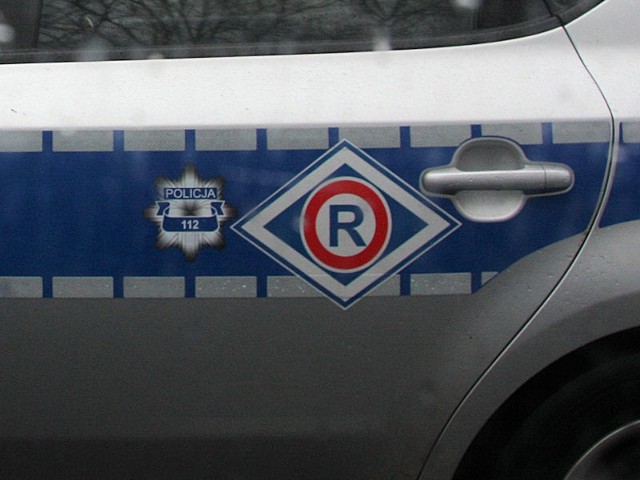Głogowska policja wraz z zarządcami, prowadzi przegląd stanu oznakowania dróg.