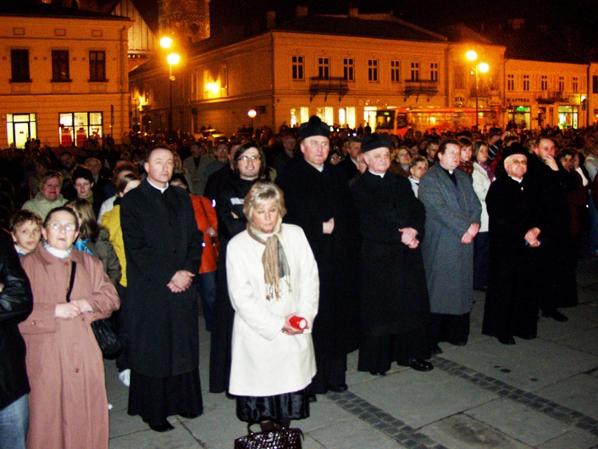 Tak w 2009 r. w Nowym Sączu obchodzona była rocznica śmierci Jana Pawła II [ZDJĘCIA]