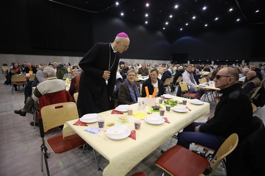 Abp Adrian Galbas w kwietniu był obecny na śniadaniu dla...