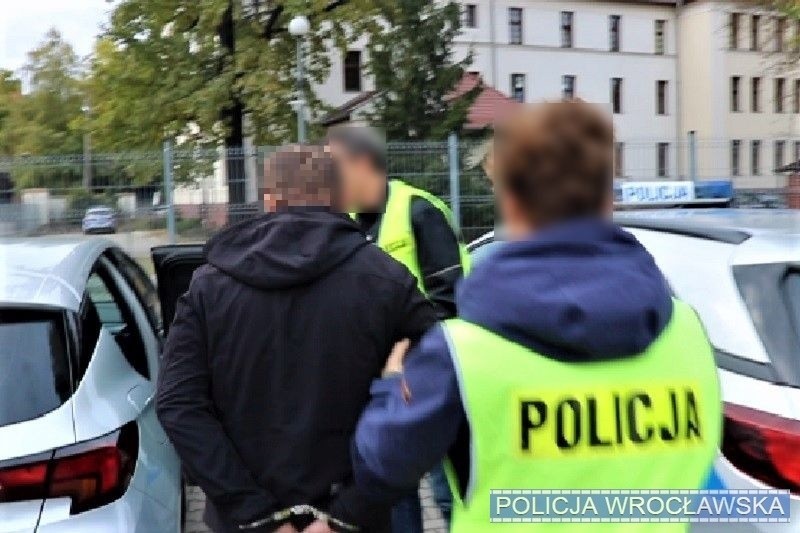 Trzej mężczyźni okradający biletomaty we Wrocławiu zostali...