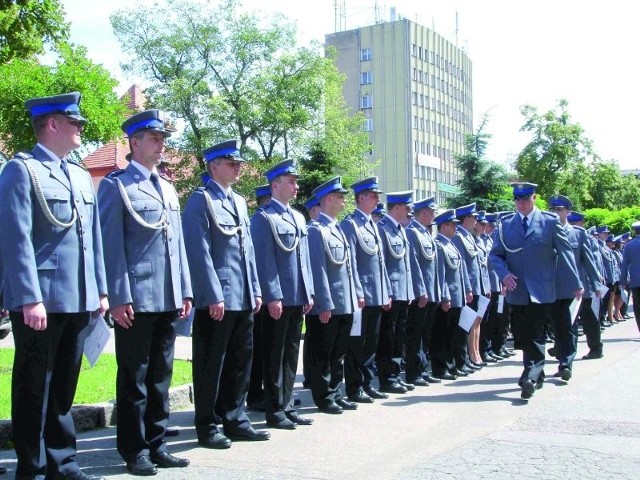 Wczoraj ełccy policjanci obchodzili swoje święto. Podczas uroczystości m.in. 44 z nich otrzymało awanse, 5 nagrody pieniężne, a 8 odznakę Zasłużony policjant.