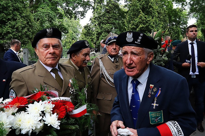 75. rocznica powstania warszawskiego. Uroczystości na Starym Cmentarzu w Łodzi 