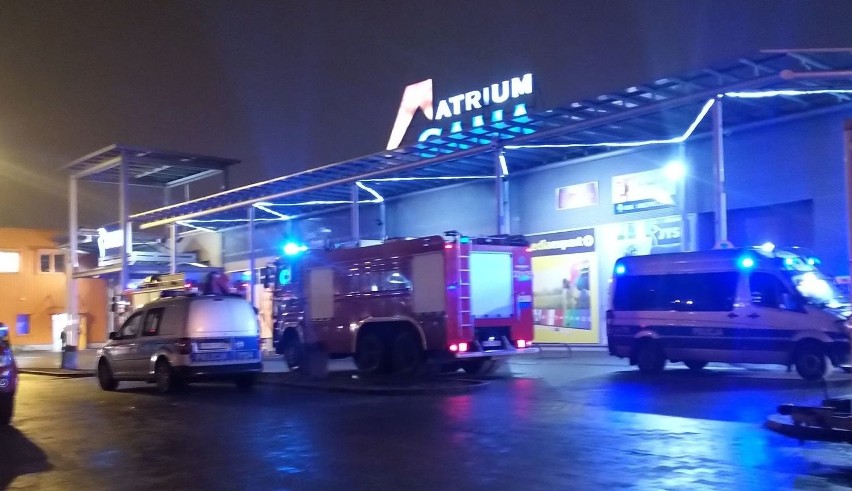 Alarm bombowy w radomskiej galerii handlowej! Na miejscu mnóstwo służb, trwają czynności