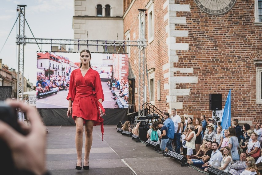 Ruszyły przygotowania do III edycji Nadwiślańskiego Fashion Week w Sandomierzu. Modelki poszukiwane. Zobacz, kiedy odbędą się castingi 