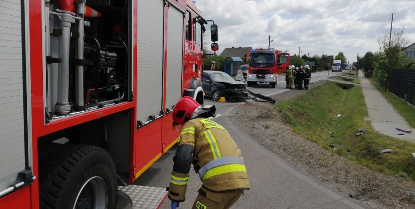 Czołowe zderzenie w Gorzycach. Cztery osoby z powiatów tarnobrzeskiego i sandomierskiego ranne. Droga była zablokowana