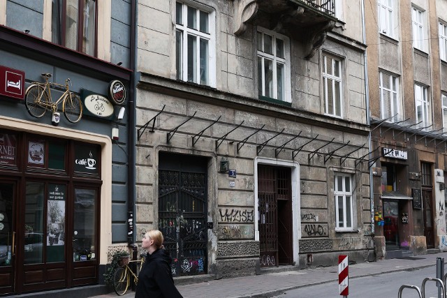 Lokal przy Miodowej mieści się na parterze budynku wpisanego do gminnej ewidencji zabytków