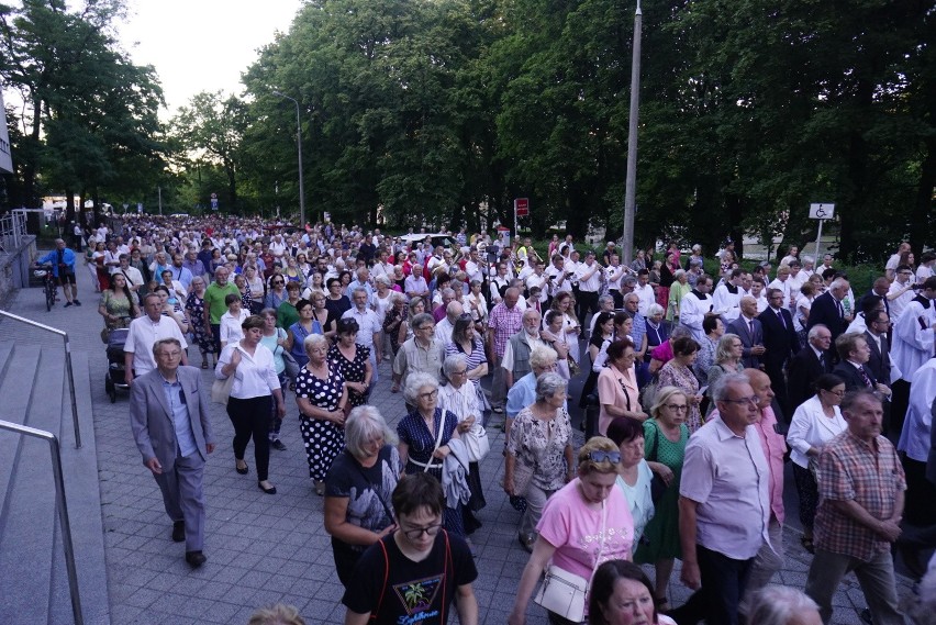 Procesja rozpoczęła się Mszą Świętą z homilią w kościele pw....