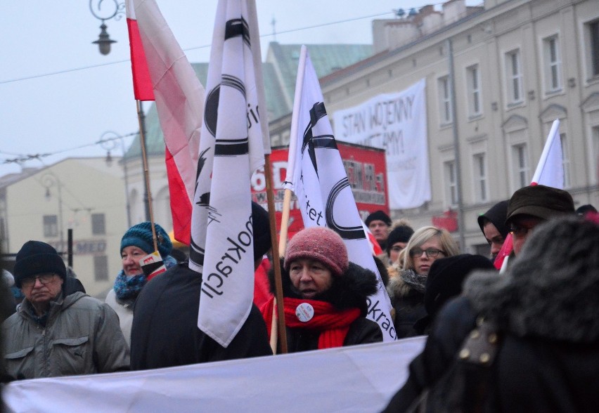 Manifestacja w Lublinie. Protestowali przeciw działaniom PiS (WIDEO, DUŻO ZDJĘĆ)