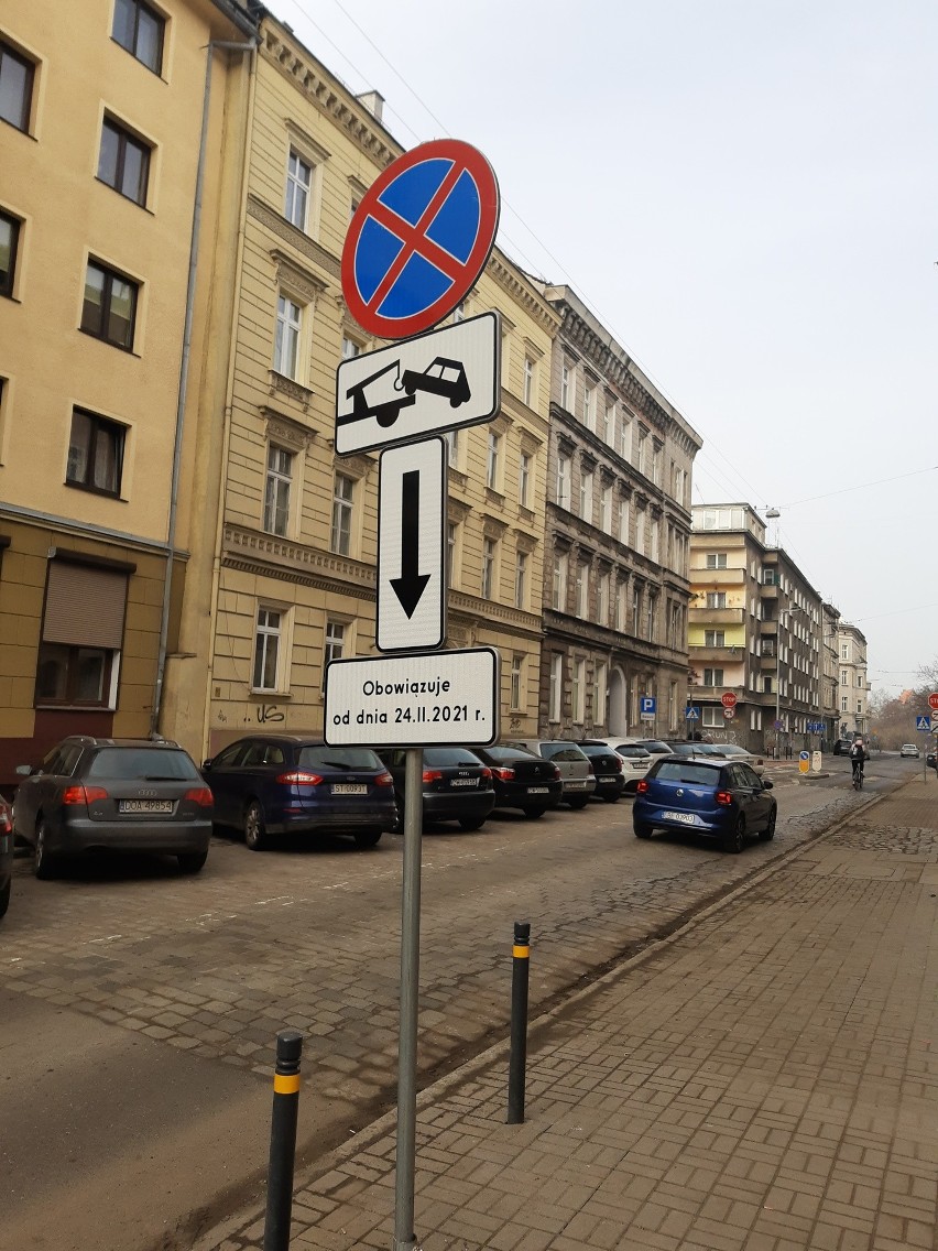 Mieszkańcy centrum w szoku. Nielegalny zakaz zatrzymywania i laweta na koszt kierowców