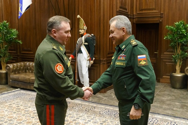26 lutego minister obrony Białorusi Wiktor Chrenin zadzwonił do swojego ukraińskiego odpowiednika Ołeksija Reznikowa i przedstawił się jako emisariusz rosyjskiego ministra obrony Siergieja Szojgu.