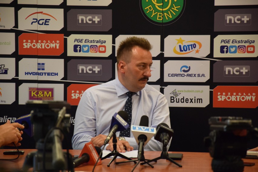 Krzysztof Mrozek na konferencji prasowej bronił Grigorija...