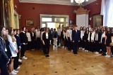 Ślubowanie klas pierwszych z szydłowieckiego liceum w Muzeum Henryka Sienkiewicz w Oblęgorku. Zobaczcie zdjęcia