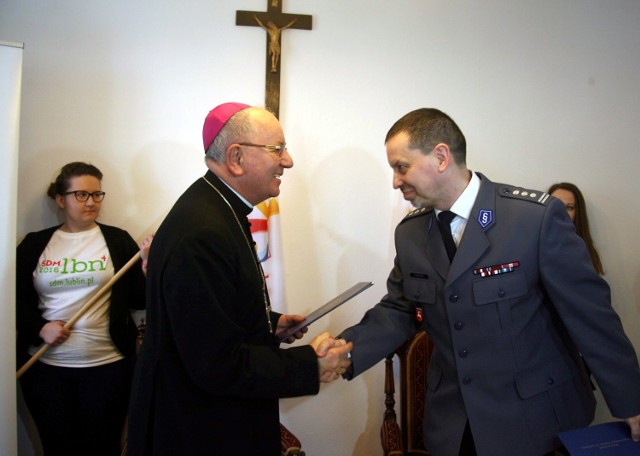 Porozumienie między diecezją lubelską a policją podpisali abp Stanisław Budzik, metropolita lubelski i insp. Paweł Dobrodziej, komendant wojewódzki policji w Lublinie