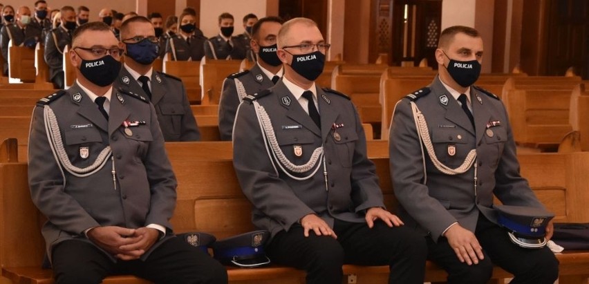 Ostrołęka. Święto Policji 2021 r. Nominacje na wyższe stopnie otrzymało 86 funkcjonariuszy