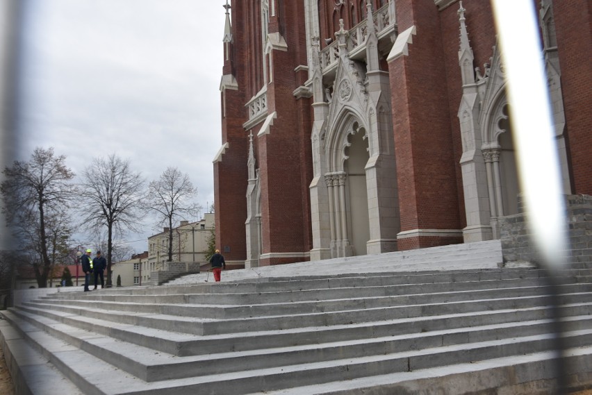 Remont archikatedry w Częstochowie. Widać nowe schody ZDJĘCIA