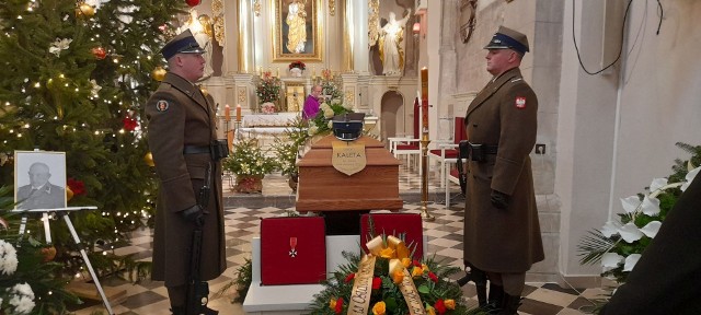 Trwają uroczystości pogrzebowa majora Leona Kalety.