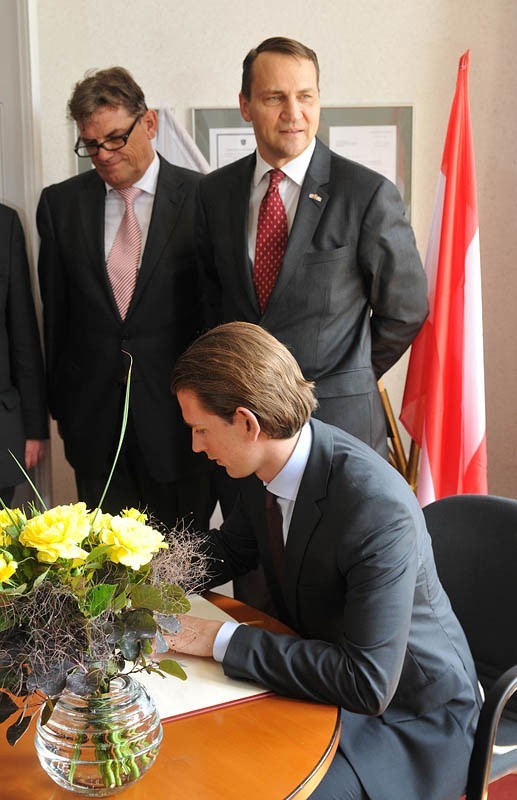 Minister R.Sikorski na otwarciu Konsulatu Austrii