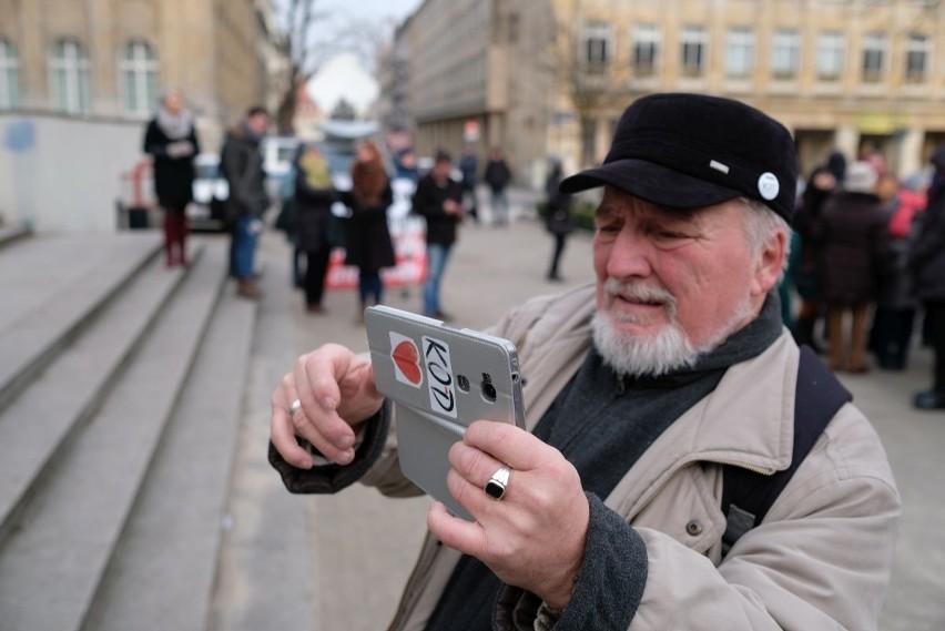 Przy kilkustopniowym mrozie demonstrowało około 300 osób