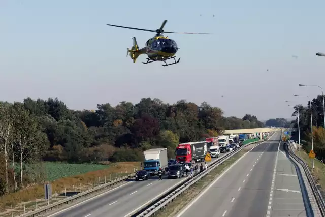 Na czas lądowania śmigłowca LPR i prowadzenia akcji ratunkowej jezdnia będzie zablokowana. Zdjęcie ilustracyjne.