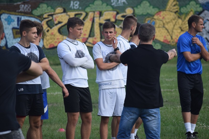 Na bocznym boisku stadionu w Jarosławiu, odbyły się testy...