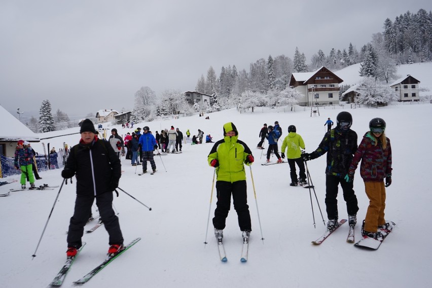 Stoki narciarskie zimą jednak otwarte: Obostrzenia ostrzejsze niż w galerii handlowej. Ale na stokach będzie pusto. 1 narciarz na 100 m kw. 