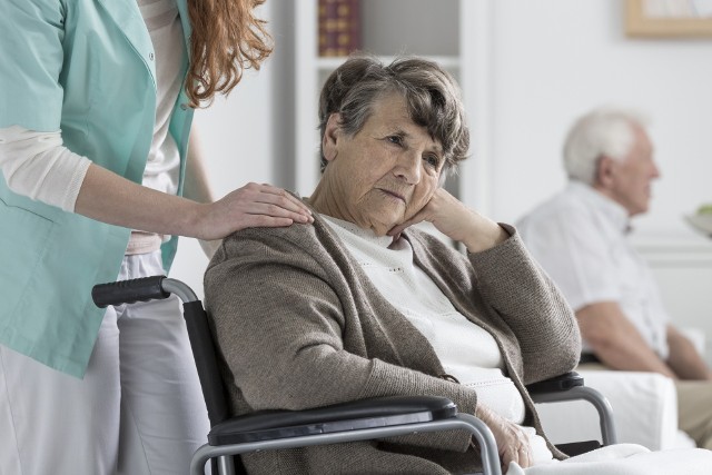 Szacuje się, że w Polsce na demencję choruje już nawet 360 tys. osób, a nowych przypadków cały czas przybywa.