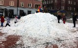 Góra śniegu w Bytomiu: Górka śmiechu? Na Rynek urzędnicy zapraszają z sankami