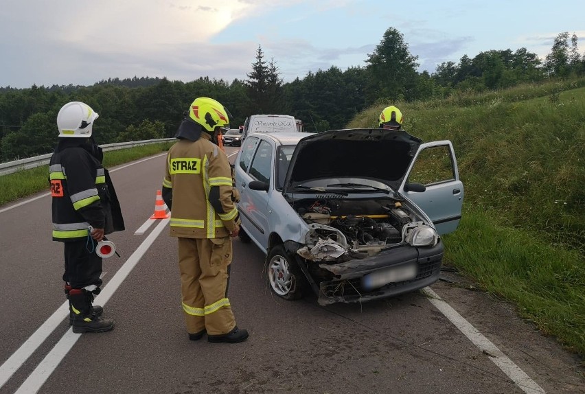 Kolizja w miejscowości Bachórzec w powiecie przemyskim. Na drodze wojewódzkiej nr 884 kierowca seicento wjechał do rowu [ZDJĘCIA]